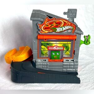Hot Wheels City Downtown Pizza Toss Playset
